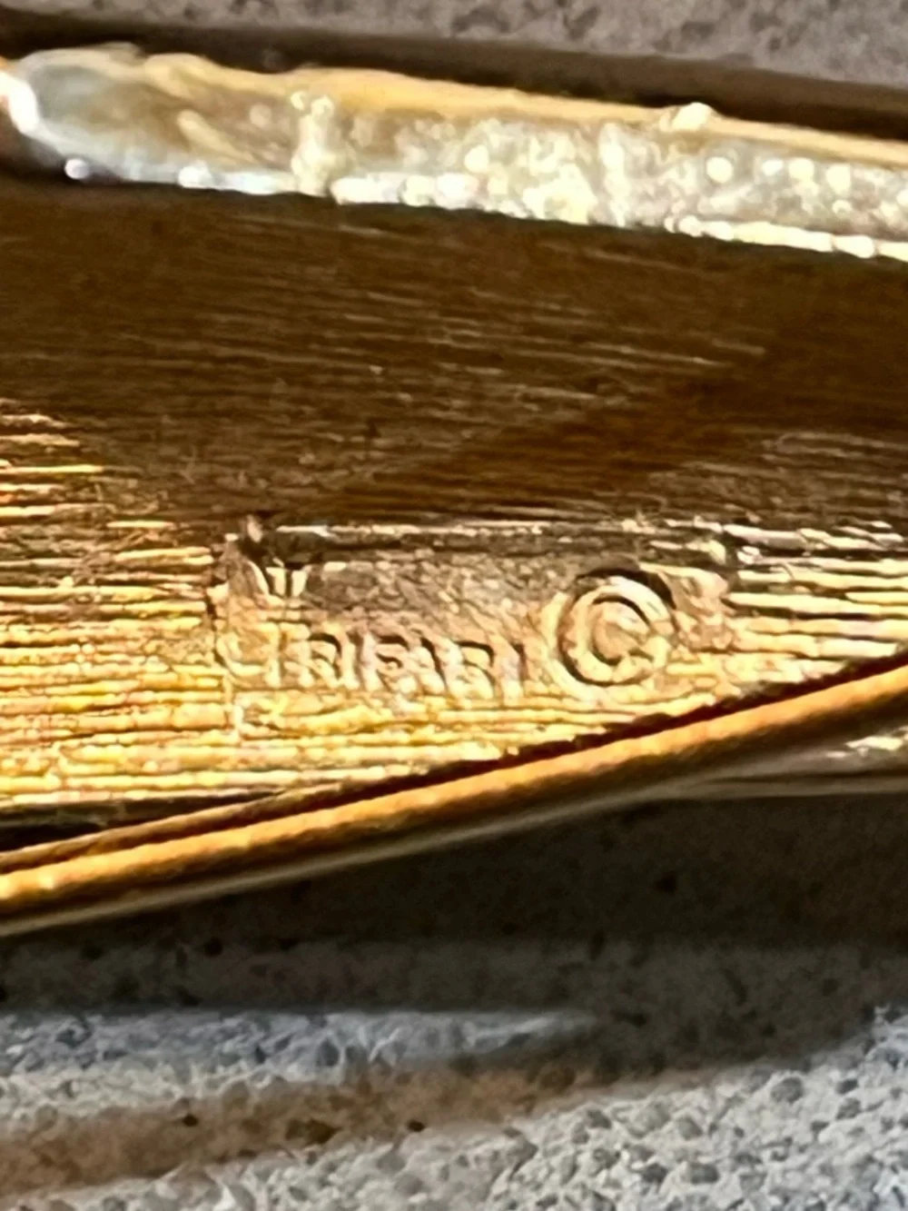 Vintage Crown Trifari Gold Tone Brushed Metal Ribbon Brooch Pin 1960s Modernist